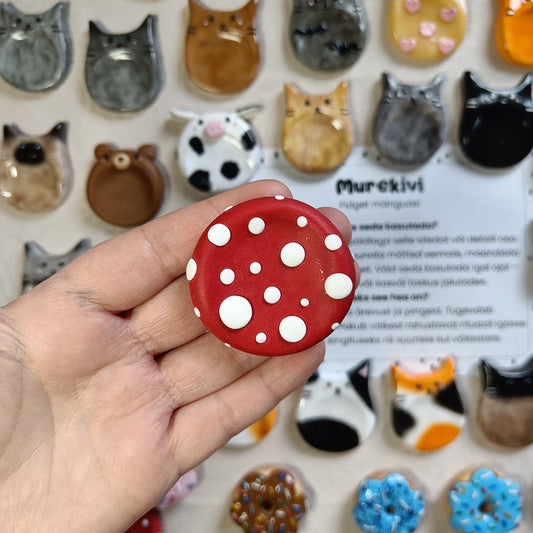 Punane kärbseseen murekivi – väike rahuhetk sinu päevas